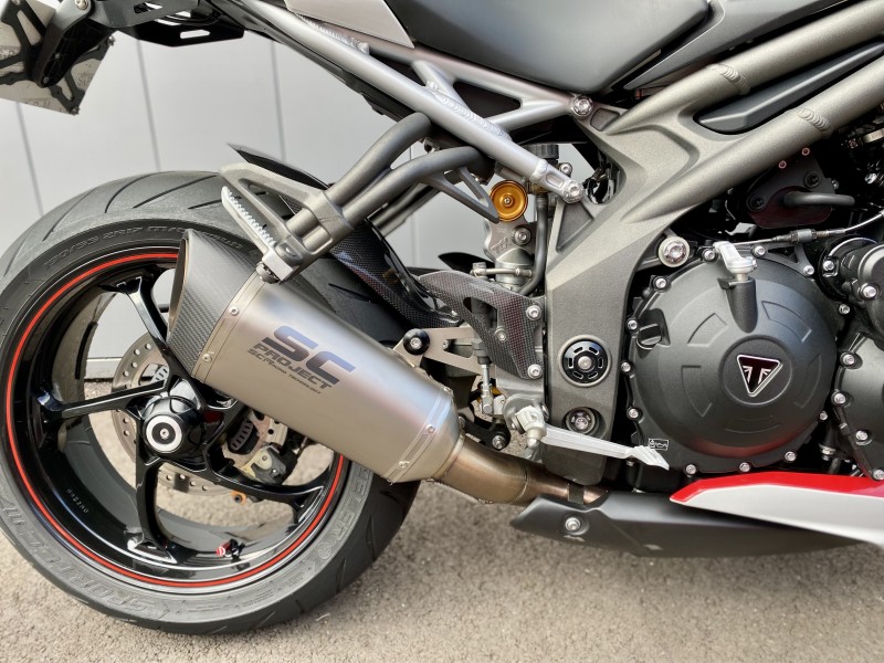 TRIUMPH SPEED TRIPLE 1050 RS