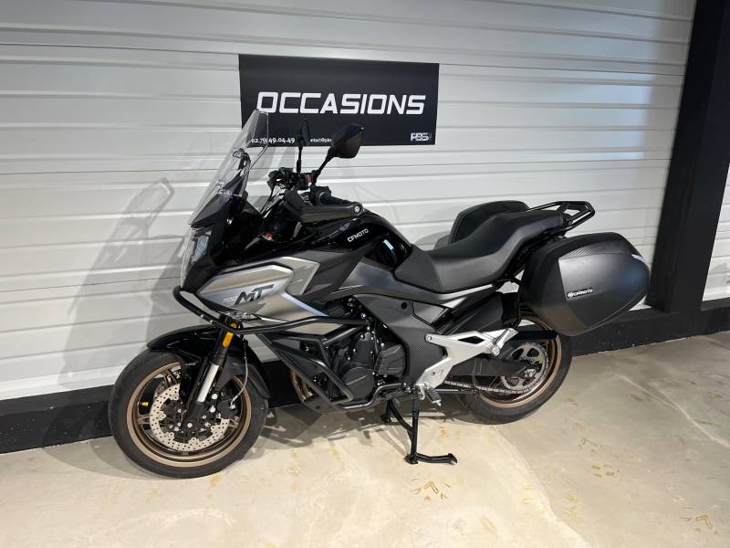 CF MOTO MT 700