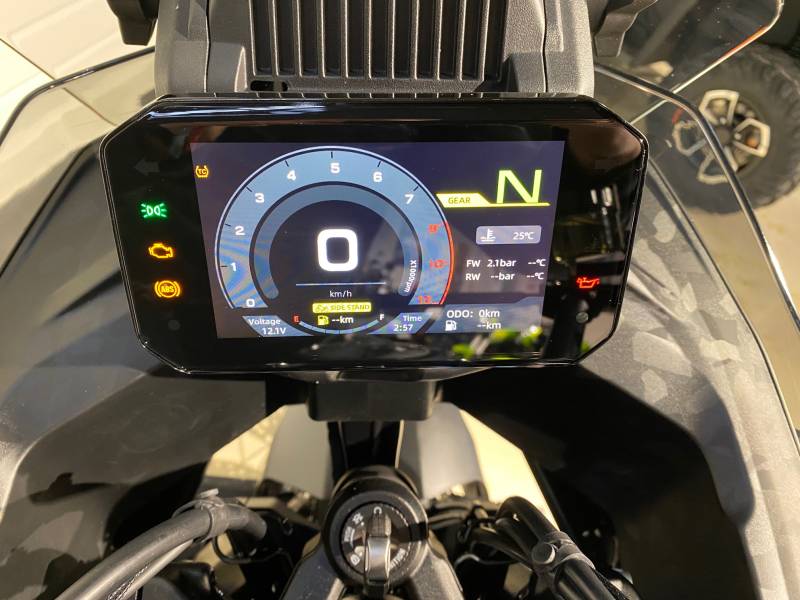 NOUVELLE CFMOTO MT700