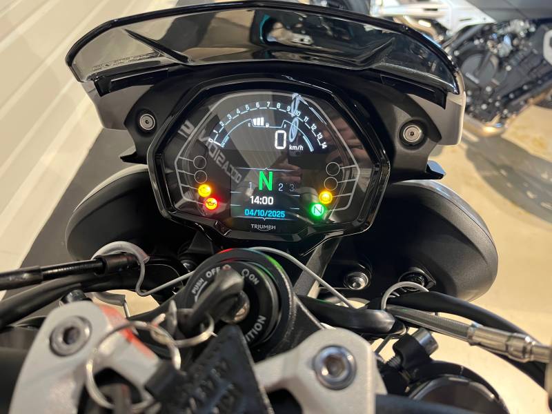 TRIUMPH STREET TRIPLE 765 R